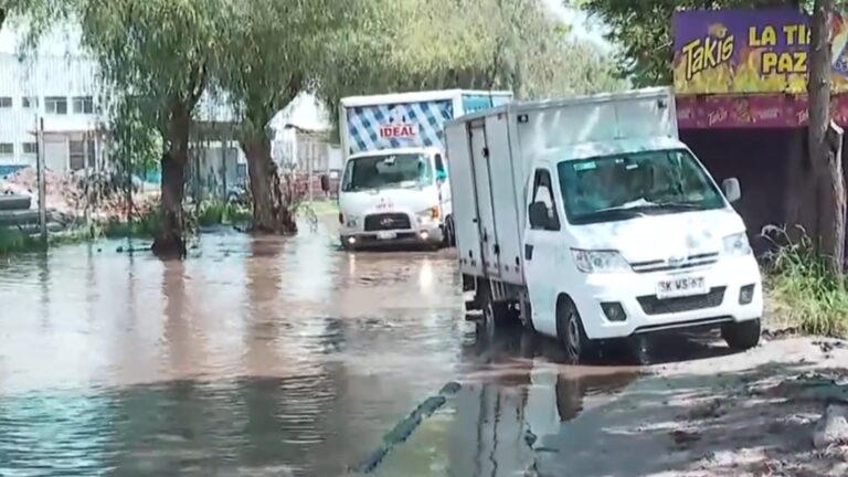 Tránsito está suspendido: Sector industrial en Quilicura se encuentra anegado