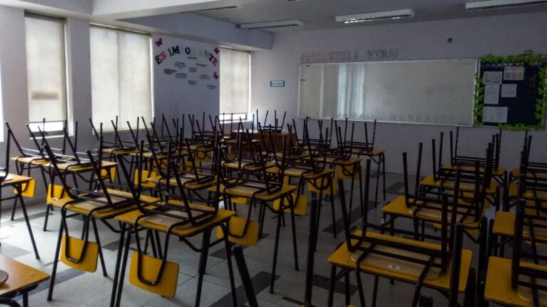 RM, Coquimbo, Valparaíso y O'Higgins: Todas las comunas que no tendrán clases este martes 20