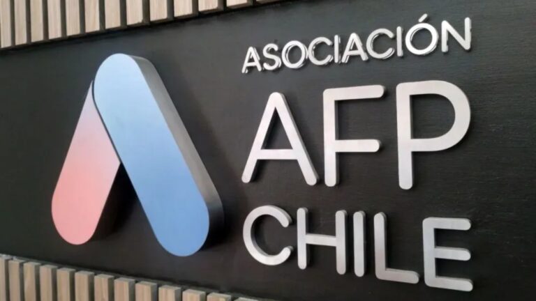 Primeras acciones judiciales contra las AFP por caía de Fondo E: ¿Quiénes son los más afectados?