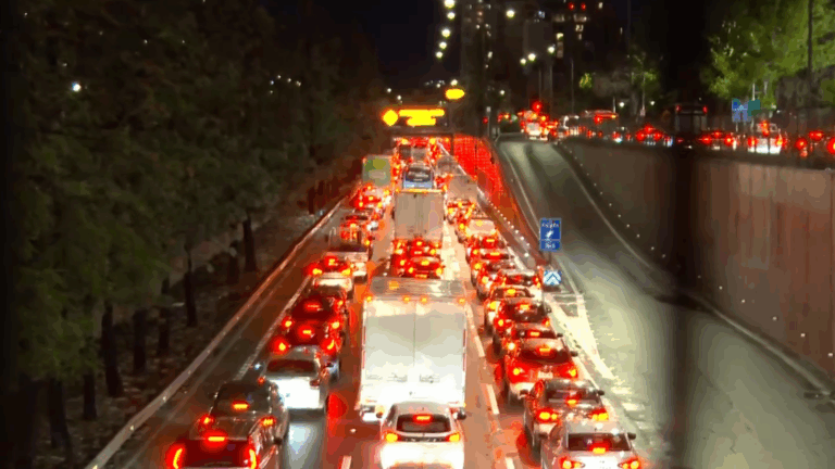 Colapso en la Ruta 5: Anegamientos y cortes tras intensas lluvias provocan horas de congestión en Santiago