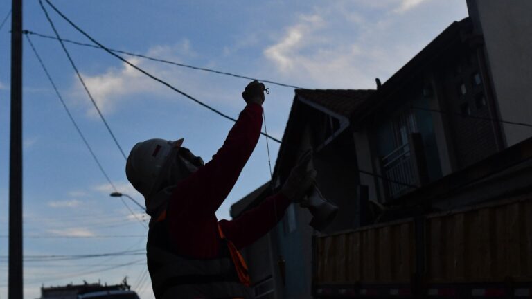 Sistema frontal causa estragos en el sur de Chile: Hay más de 40 mil personas sin luz en el Maule