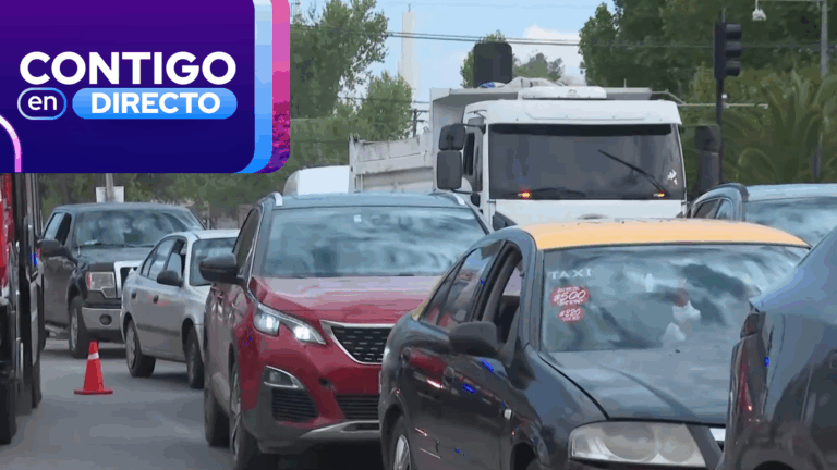 Accidente en Huechuraba: Choque entre auto y motocicleta provoca restricción de pista y congestión vehicular