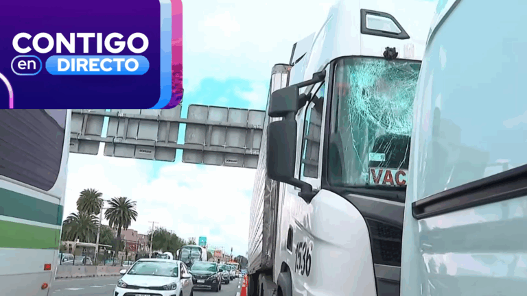 Conductor habría estado con celular en mano: Pista cortada en Vespucio Norte por choque múltiple