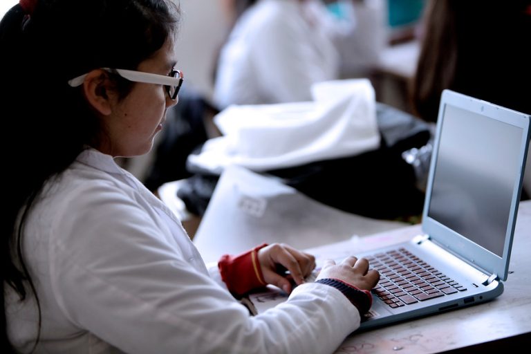 Comunas entregarán computadores por descontinuación de 