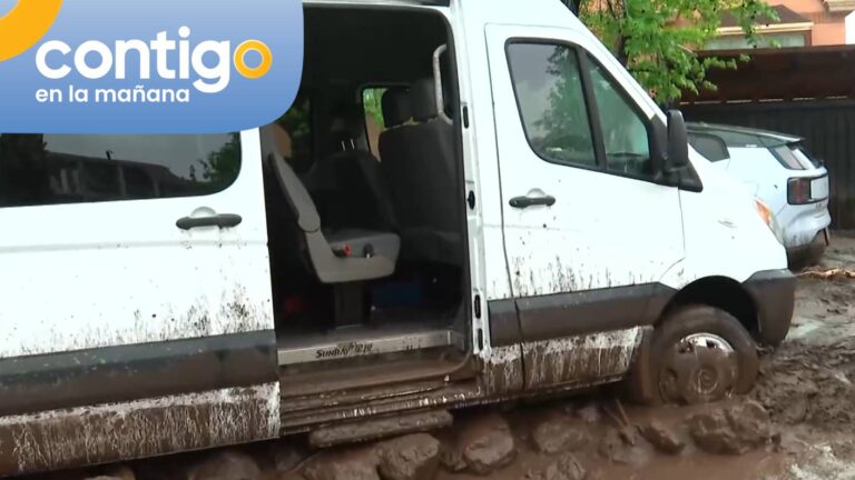 Quedó atrapado con tres niños: Los minutos de terror que vivió conductor de furgón escolar durante aluvión