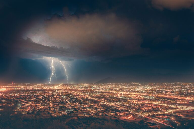 Anuncian tormentas eléctricas para esta semana en siete regiones incluida la RM