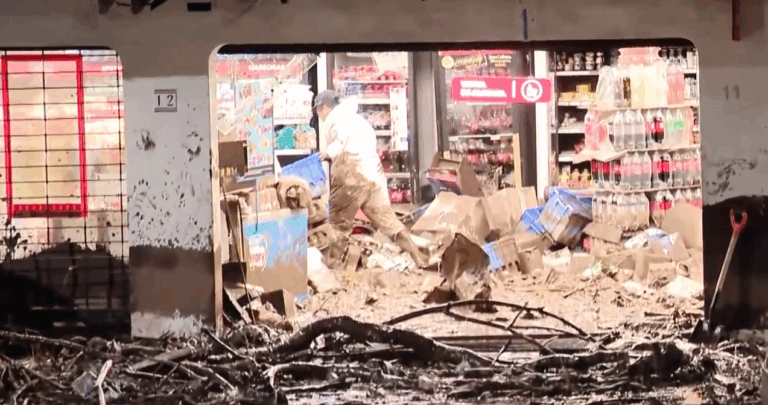 VIDEO | Así amaneció el local que fue arrasado por el aluvión en Las Condes