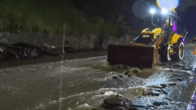 Emergencia en límite de Pirque con Puente Alto: Lluvias arrasan con pavimento y alcaldes hacen llamado a las autoridades